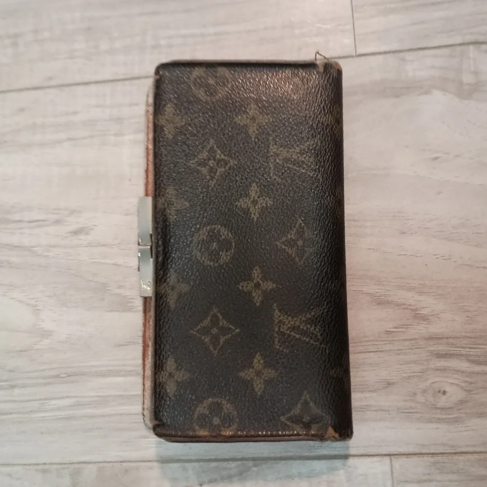 Authentic Louis Vuitton Viennois Kisslock Wallet - Picture 4 of 15